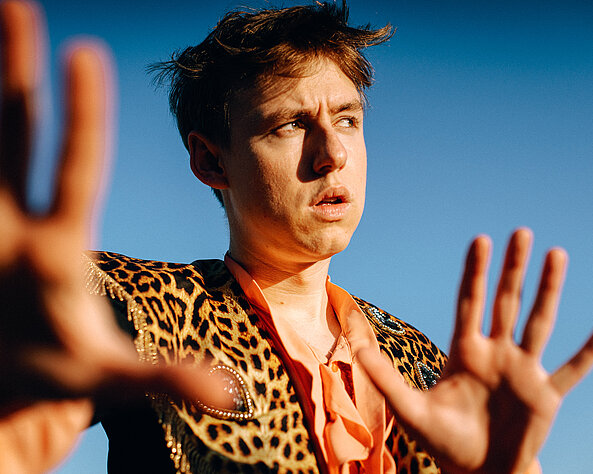 Ein Rosenkavalier im Mai 2026 mit „Die Hoffnung spielt auswärts“ live in Hamburg und Berlin